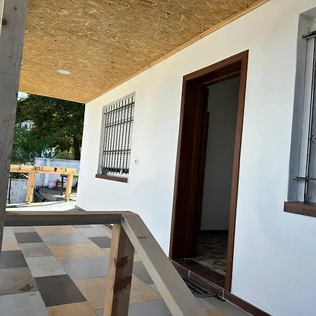 Gardenhouse2 Memlishte