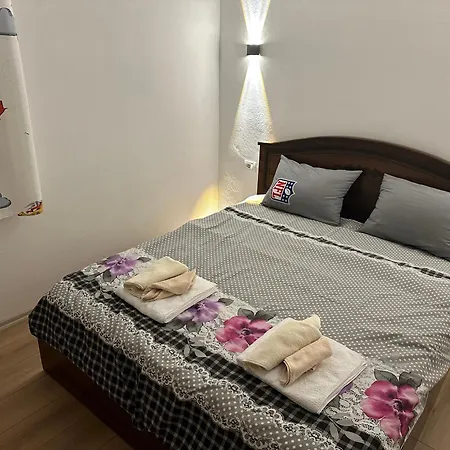 Gardenhouse2 * Memlishte