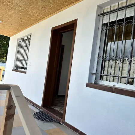 Gardenhouse2 شقة Memlishte