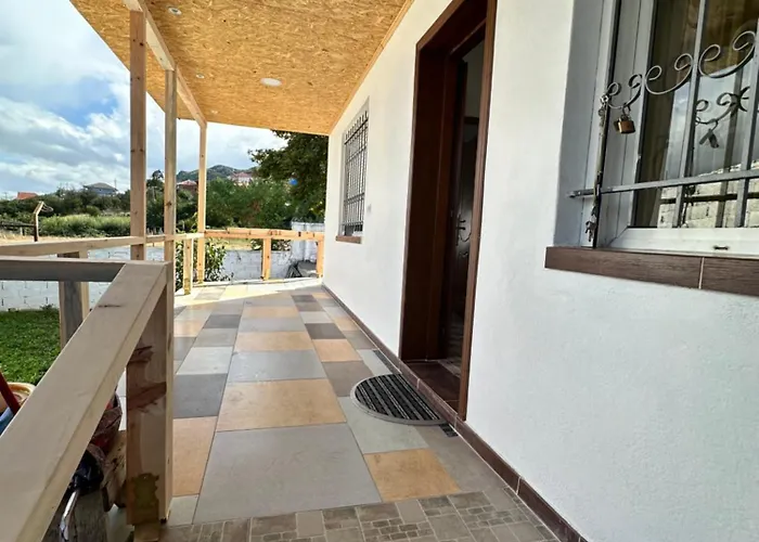 Gardenhouse2 * Memlishte